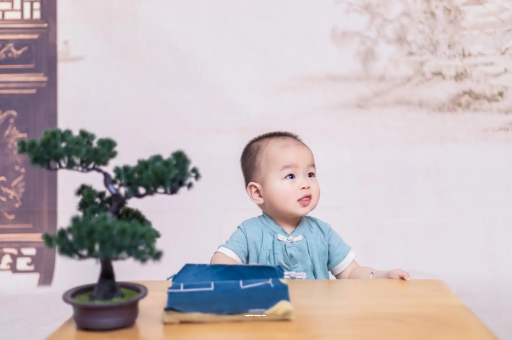 三门峡怀孕肚子中间凹两边凸